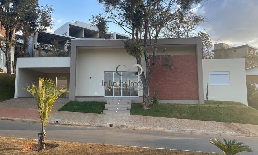 Casa c/ 3 quartos, 1 suíte, em condomínio por R$1.590.000,00